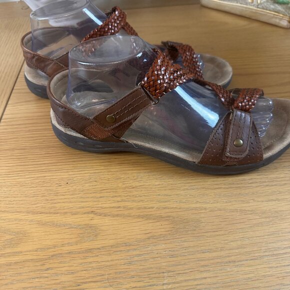 Earth Origins Size 10 by Earth Strappy Slip On Sandals Brown - Picture 3 of 7